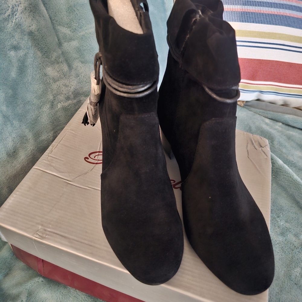 Breckelles Black Ankle Booties with Tassel Accent - Picture 7 of 10